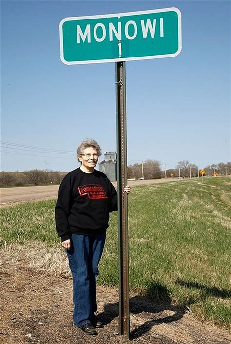 smallest town in the us|town with only 1 person.